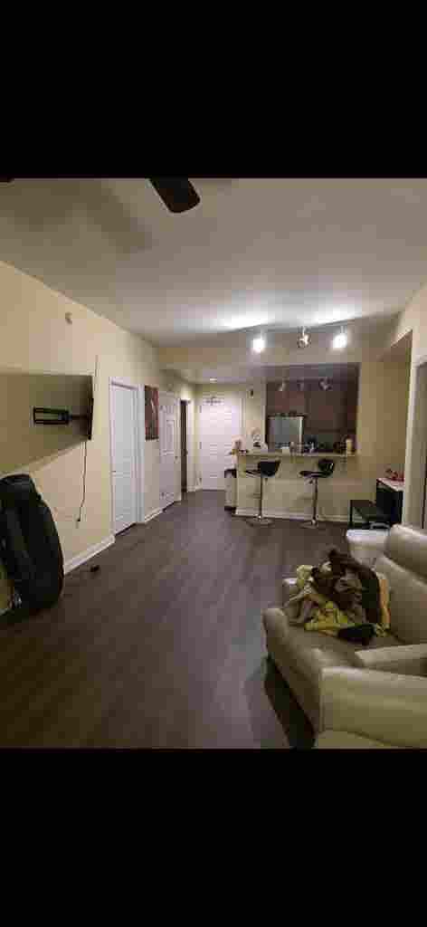 1 bedroom with private bathroom