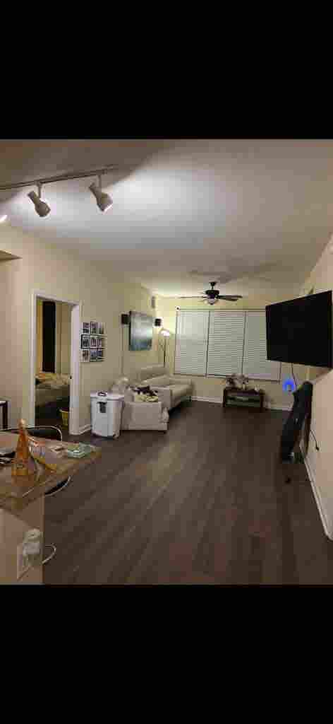 1 bedroom with private bathroom