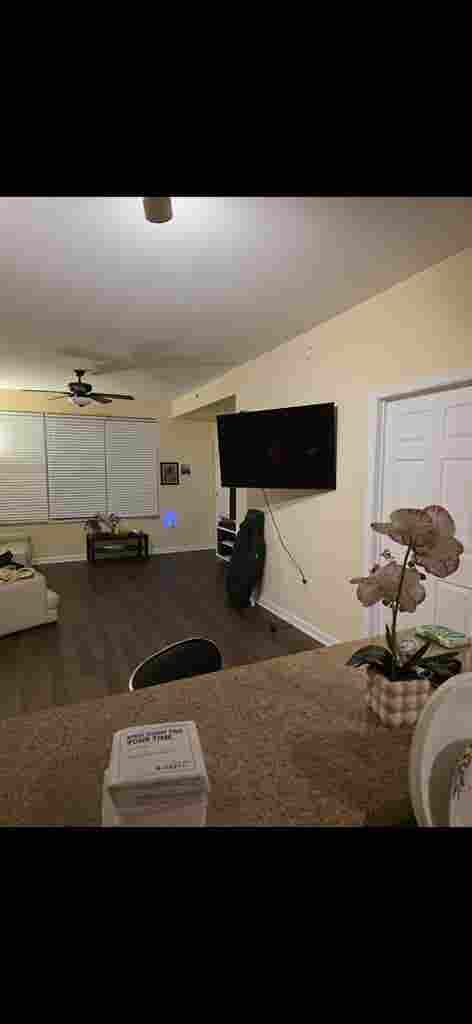 1 bedroom with private bathroom