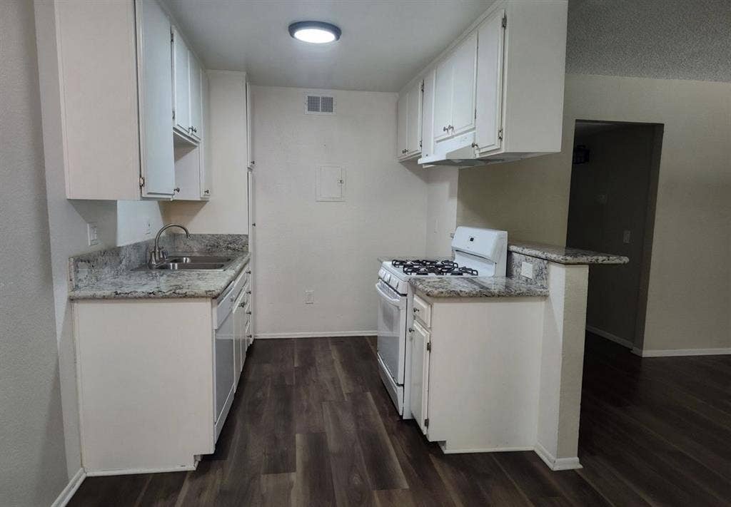 A Couple Looking for a roommate