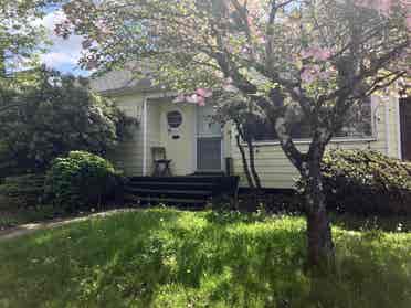 Looking for roommates!