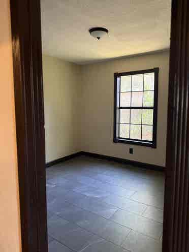 4 bedroom house 2 bathroom