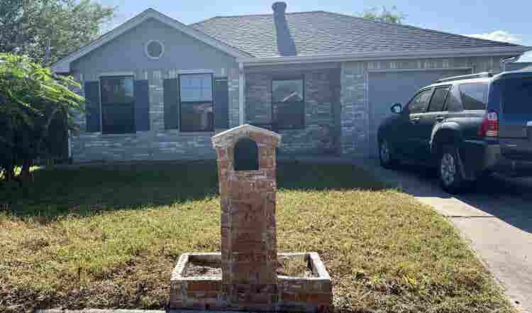 4 bedroom house 2 bathroom