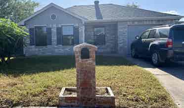 4 bedroom house 2 bathroom