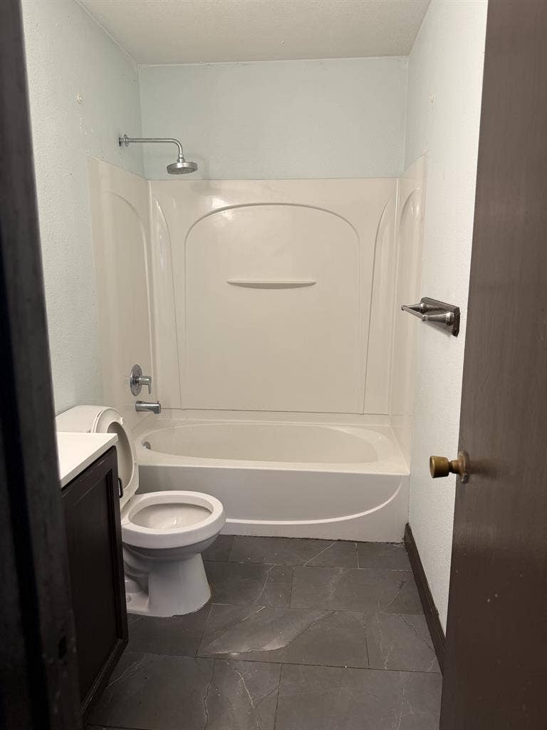 4 bedroom house 2 bathroom