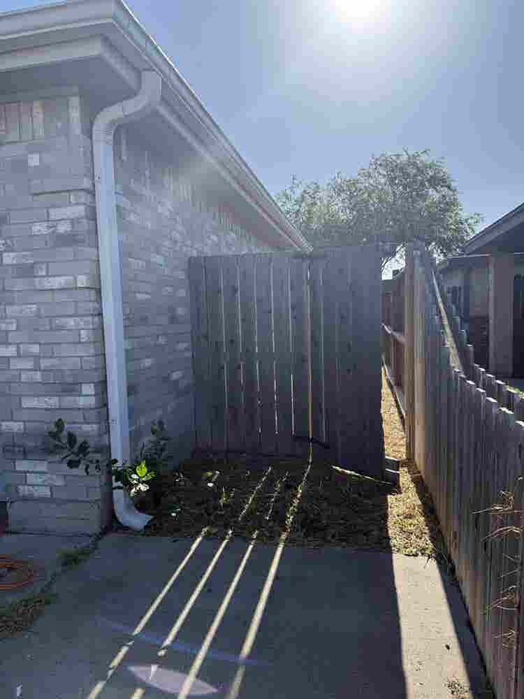 4 bedroom house 2 bathroom