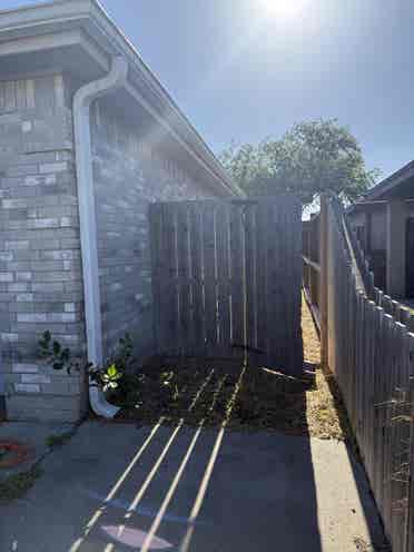 4 bedroom house 2 bathroom