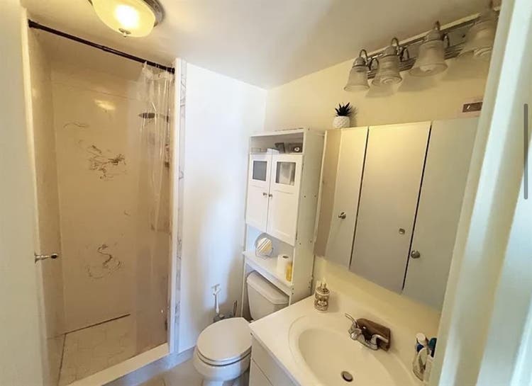 Stylish Bath Condo