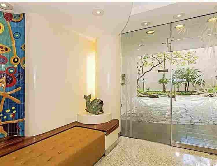 Stylish  Bath Condo