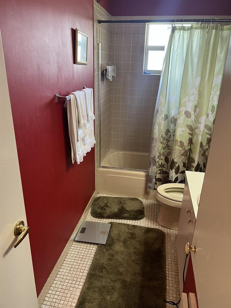 SUBLETT  ROOM RENTAL