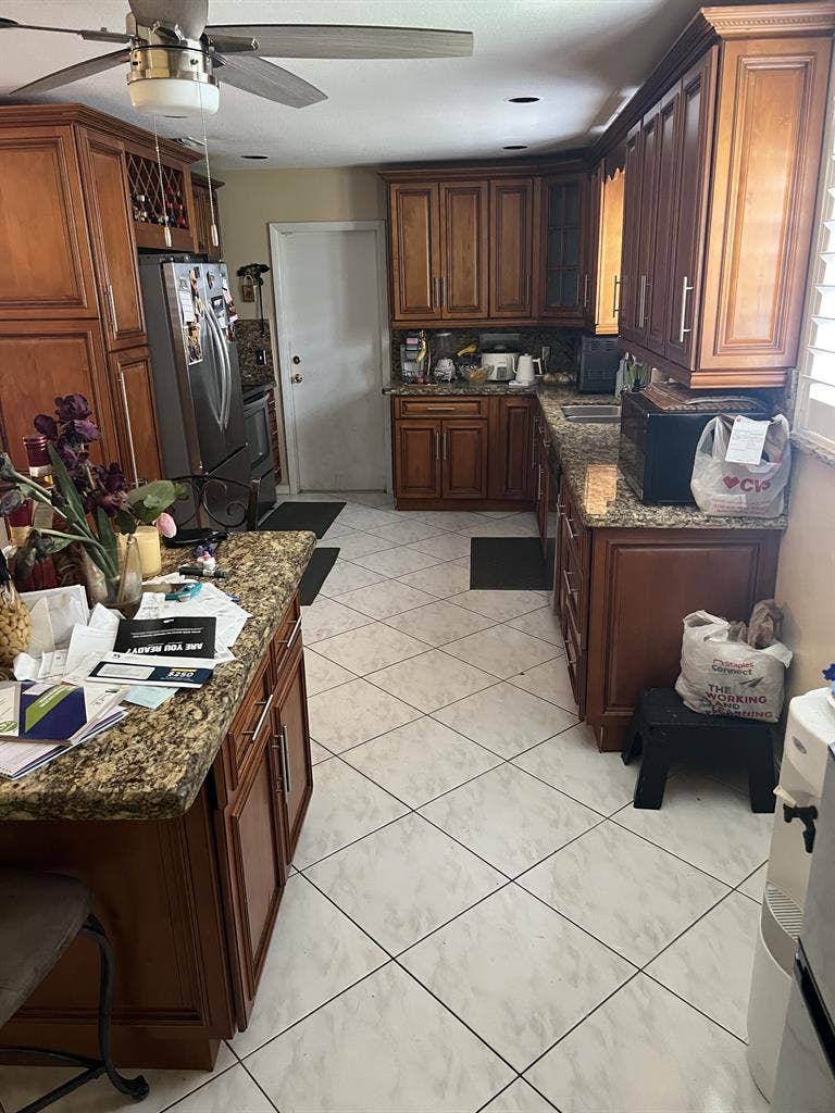SUBLETT  ROOM RENTAL