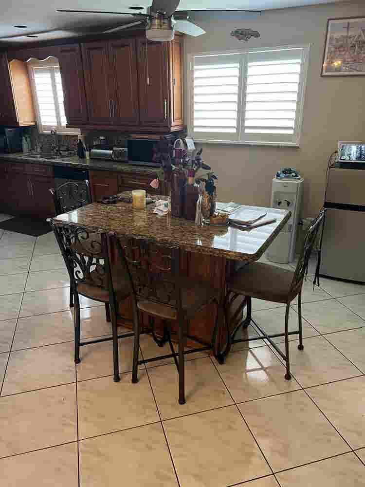 SUBLETT  ROOM RENTAL