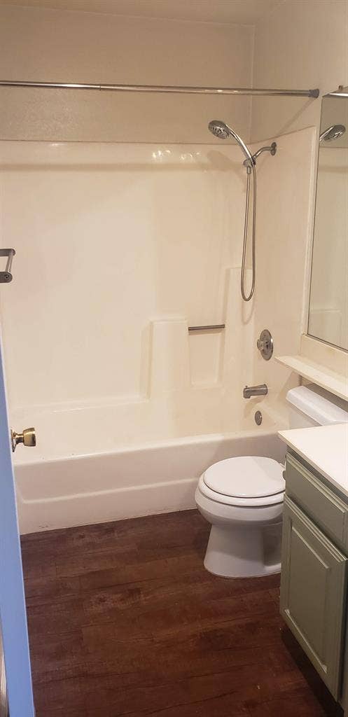 Looking for a roommate in PB