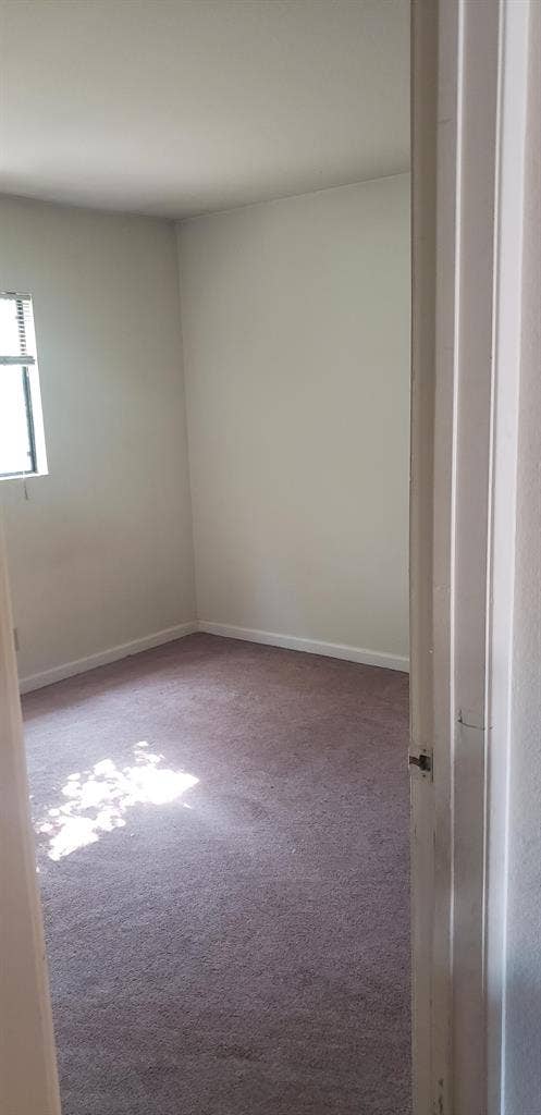 Looking for a roommate in PB