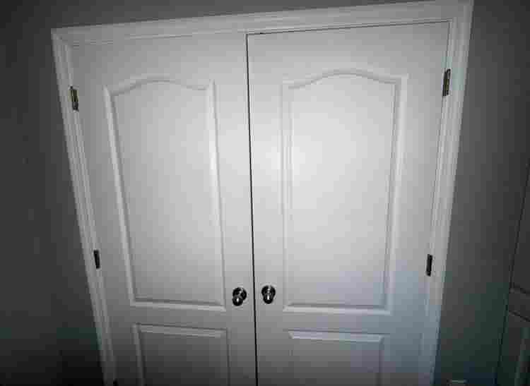 Looking for TWO roommates