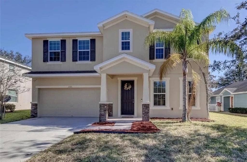 Looking for TWO roommates