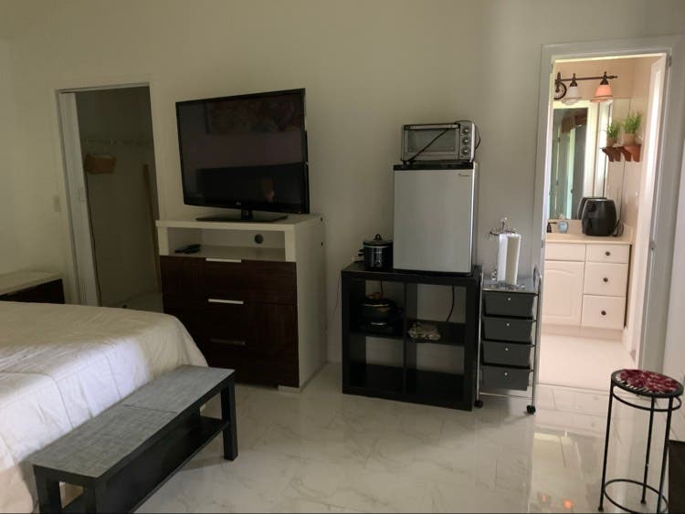 Master bedroom suite own 
entrance