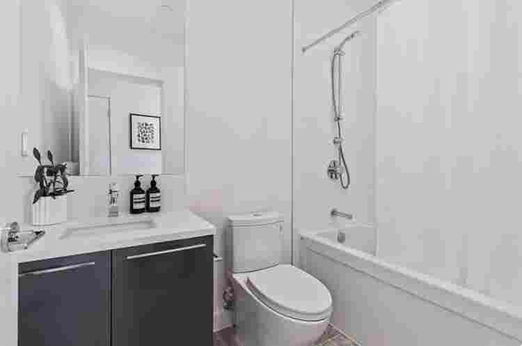Looking for Roomate to share lease