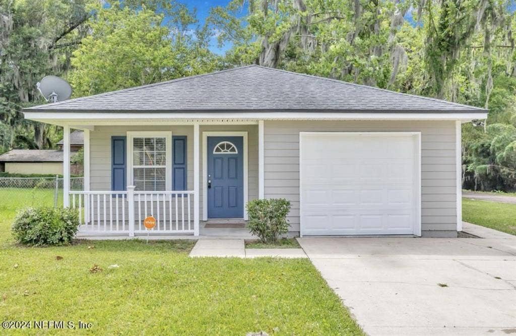 North Jax Room for Rent!