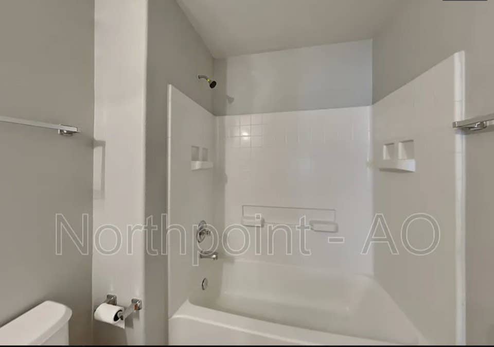 Downstairs Master Room, Pvt Bath