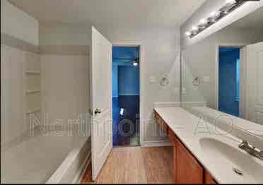 Downstairs Master Room, Pvt Bath