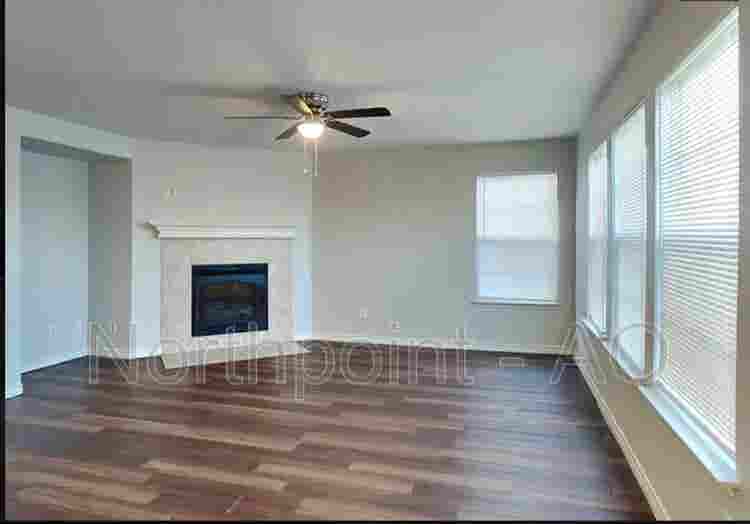 Downstairs Master Room, Pvt Bath