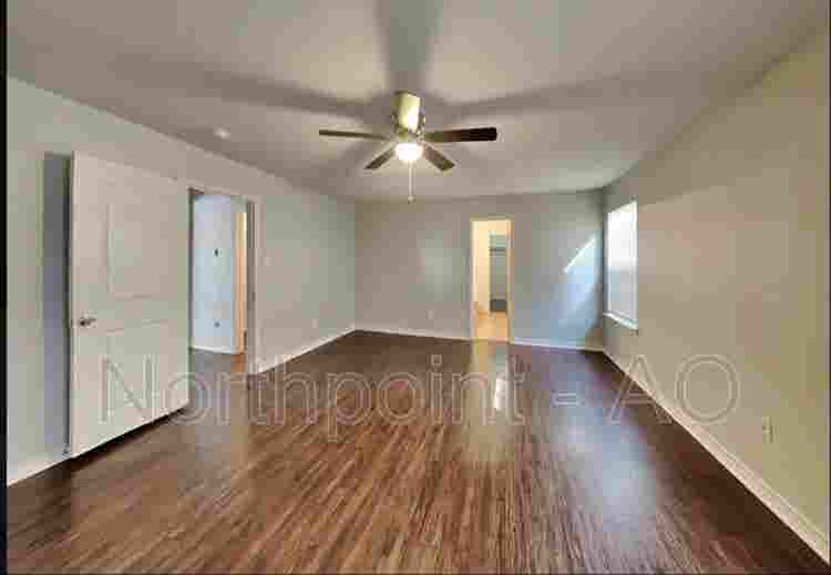 Downstairs Master Room, Pvt Bath