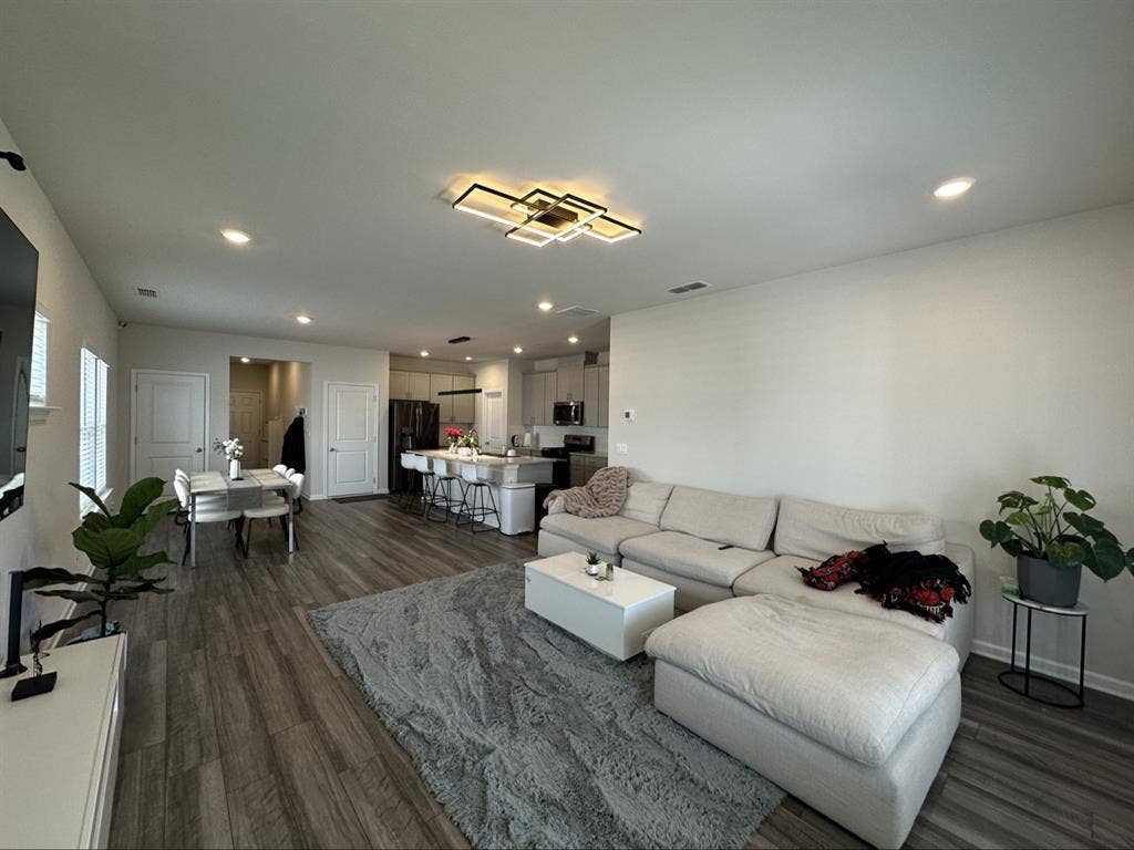 Room in Duluth/Lawrenceville