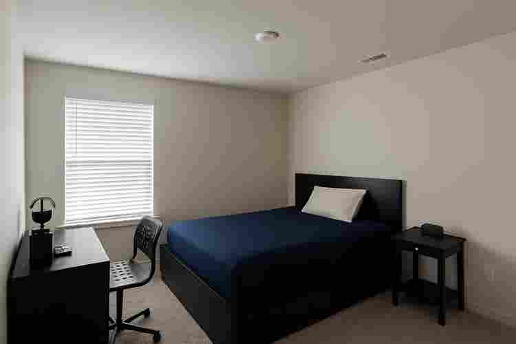 Room in Duluth/Lawrenceville 
