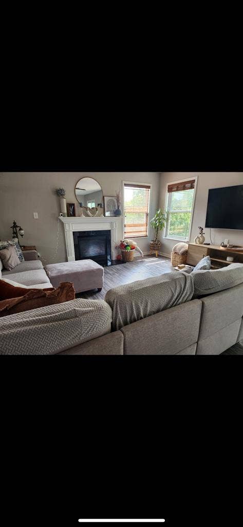 Spacious bedroom w private bathroom