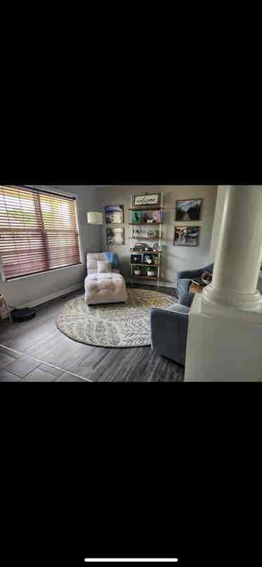 Spacious bedroom w private bathroom