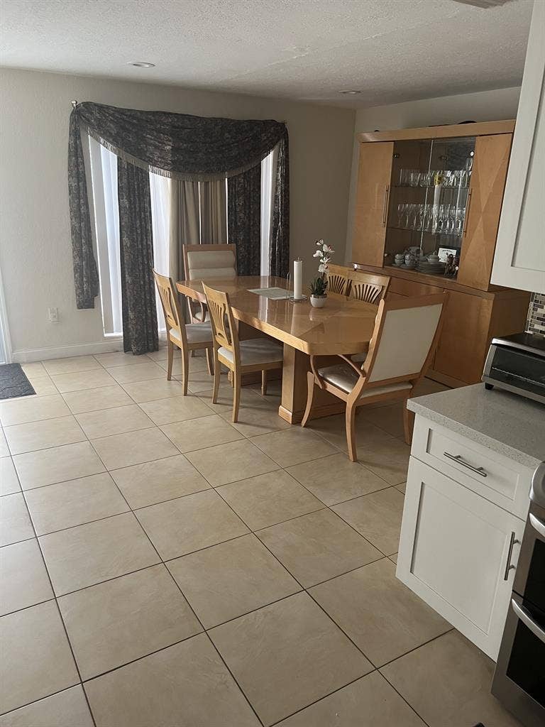 SUBLET AVAILABLE - PRIVATE BEDROOM