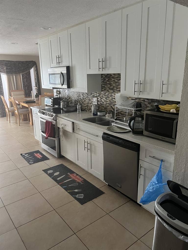 SUBLET AVAILABLE - PRIVATE BEDROOM