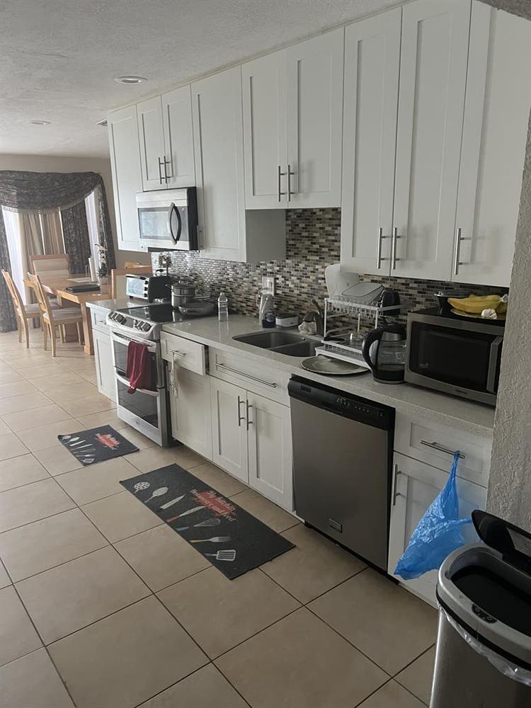 SUBLET AVAILABLE - PRIVATE BEDROOM