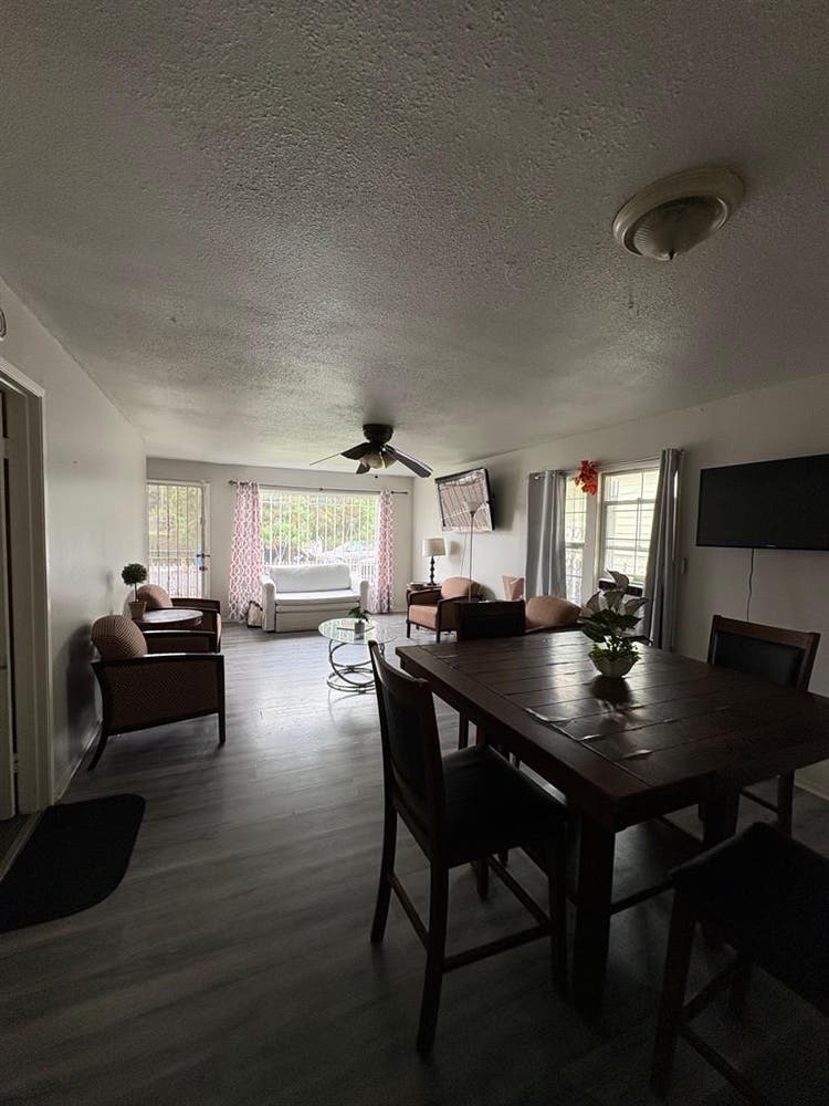 Room nearby USC, Downtown, and