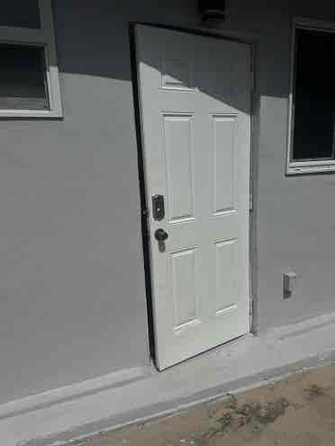 SUBLETT PRIVATE ENTRANCE