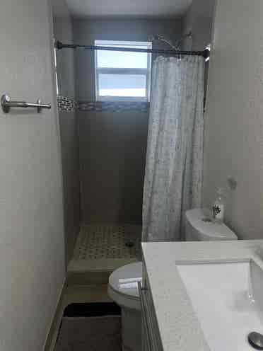 SUBLETT PRIVATE ENTRANCE