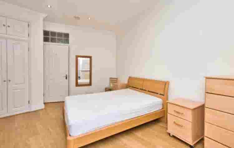 Large Master BR with Pvt Bath FW