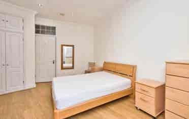 Large Master BR with Pvt Bath FW
