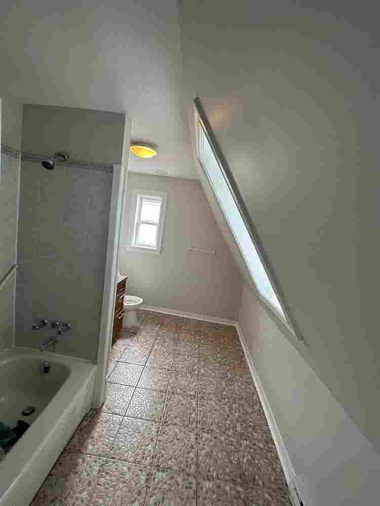2 Private Room Available