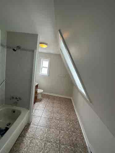 2 Private Room Available