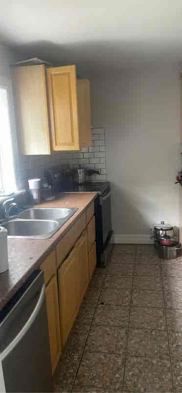 2 Private Room Available