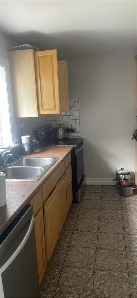 2 Private Room Available