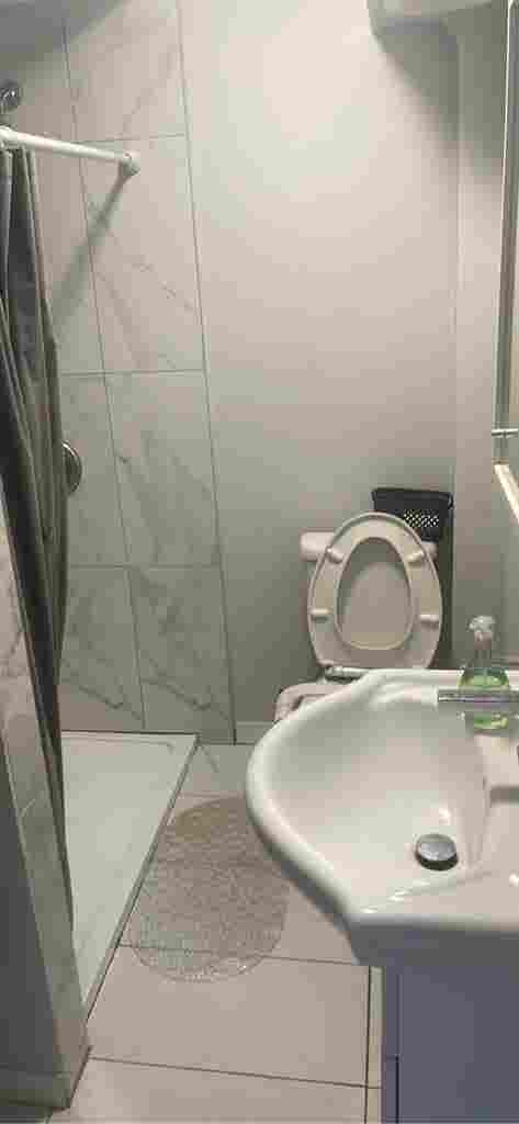 2 Private Room Available