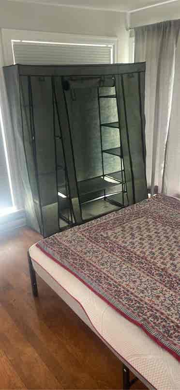 2 Private Room Available
