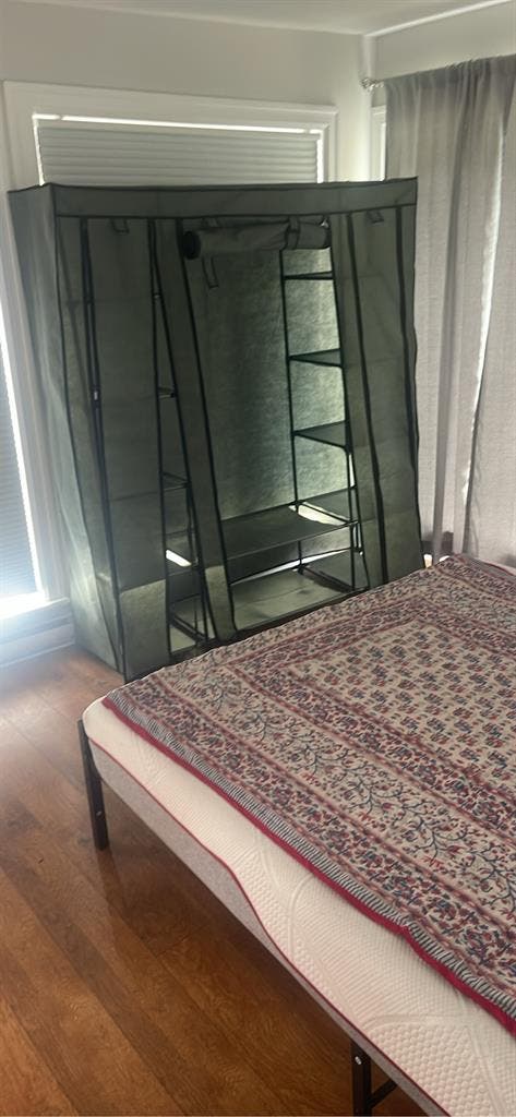2 Private Room Available