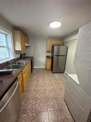 2 Private Room Available