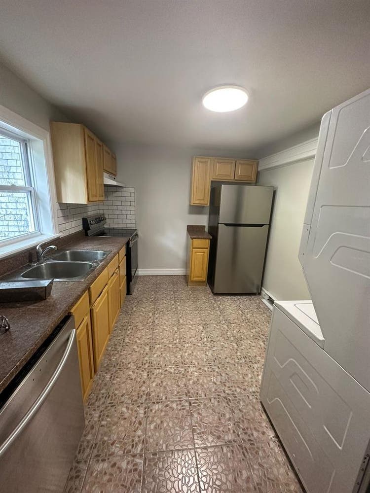 2 Private Room Available