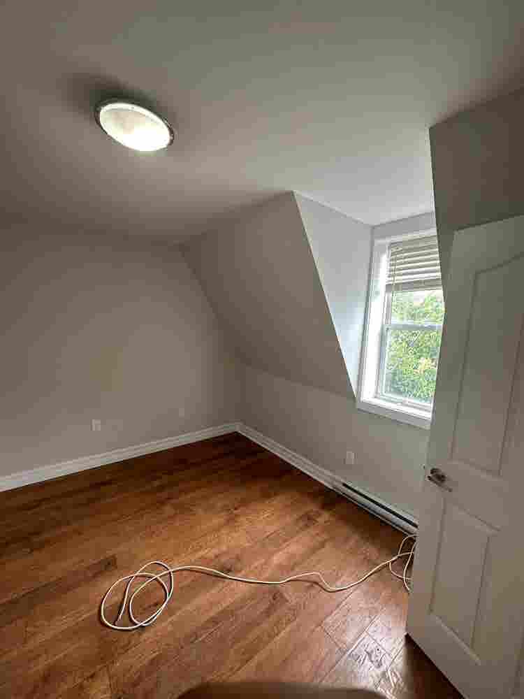 2 Private Room Available