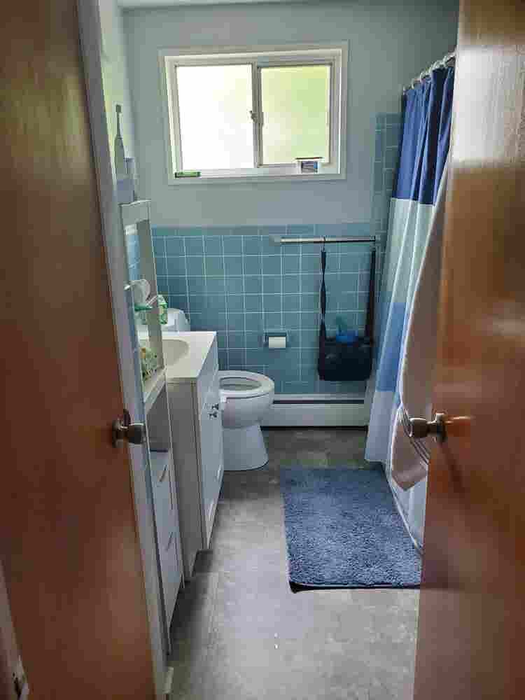 Seeking Roommate in Deerhurst Area